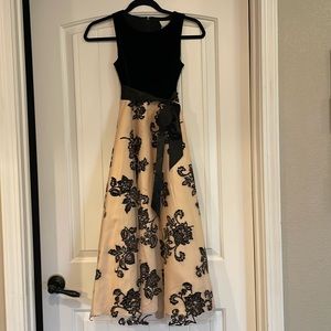 Beautiful girls formal dress size 10